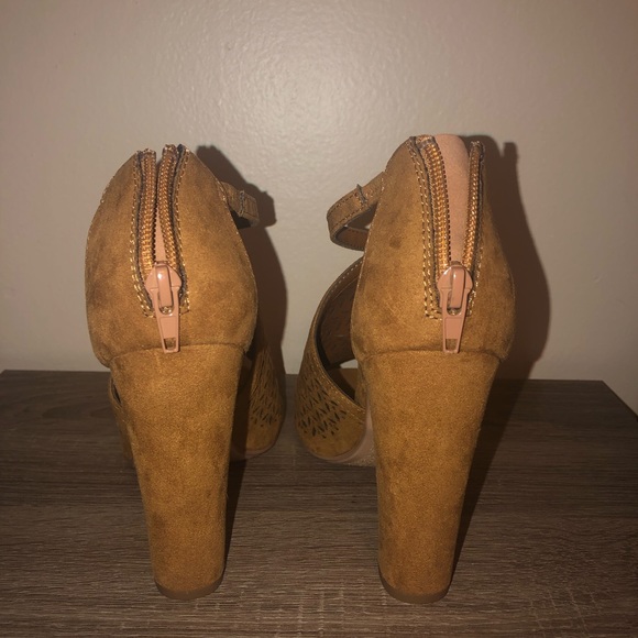 DSW Caramel Suede Heels - Picture 4 of 6